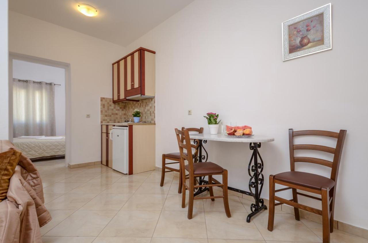 מיקרי ויגלה Gaitani Apartments Plaka Naxos מראה חיצוני תמונה