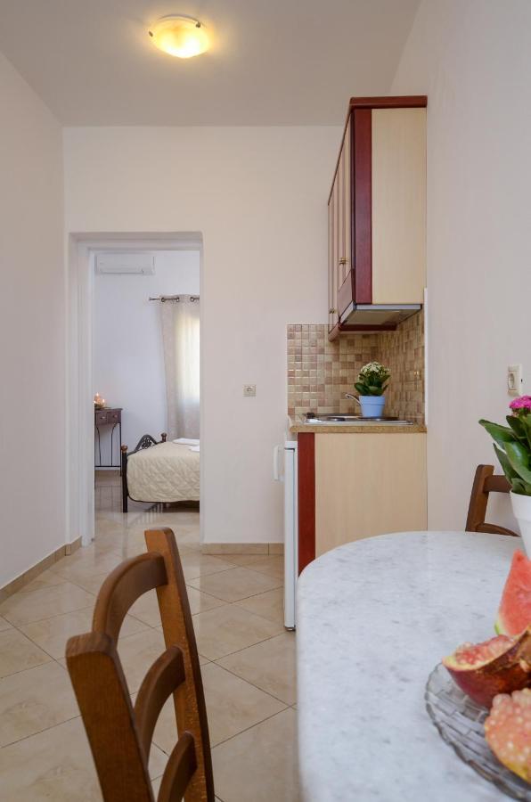 מיקרי ויגלה Gaitani Apartments Plaka Naxos מראה חיצוני תמונה