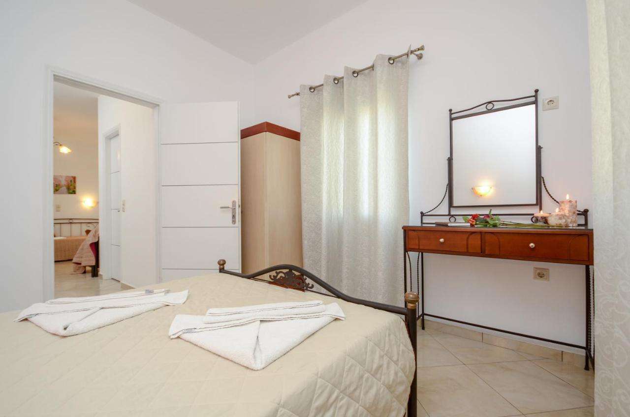 מיקרי ויגלה Gaitani Apartments Plaka Naxos מראה חיצוני תמונה